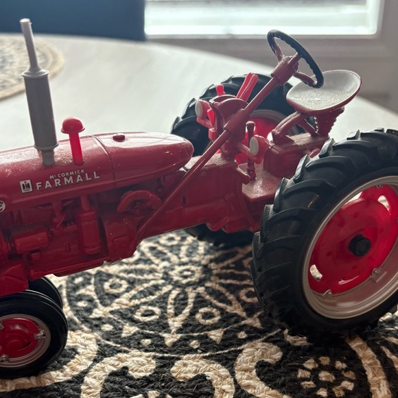 McCormick Farmall Vintage Metal Toy Tractor - Picture 7 of 8